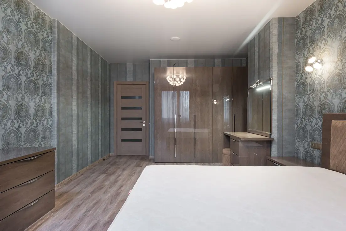A dresser lined up with the closet door in a small primary bedroom to keep a straight walking path